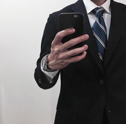 戴眼镜西装头像男 男生头像图片大全 -【爱个性】