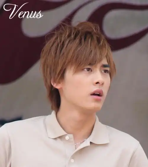 可爱小表情050505孩子气的脸 轻轻皱着眉 你想起了谁@李易峰#与