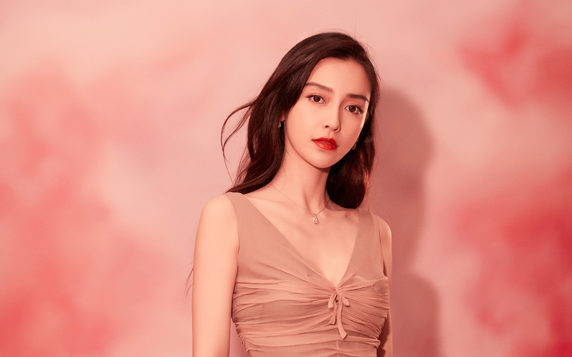 angelababy性感优雅写真桌面壁纸