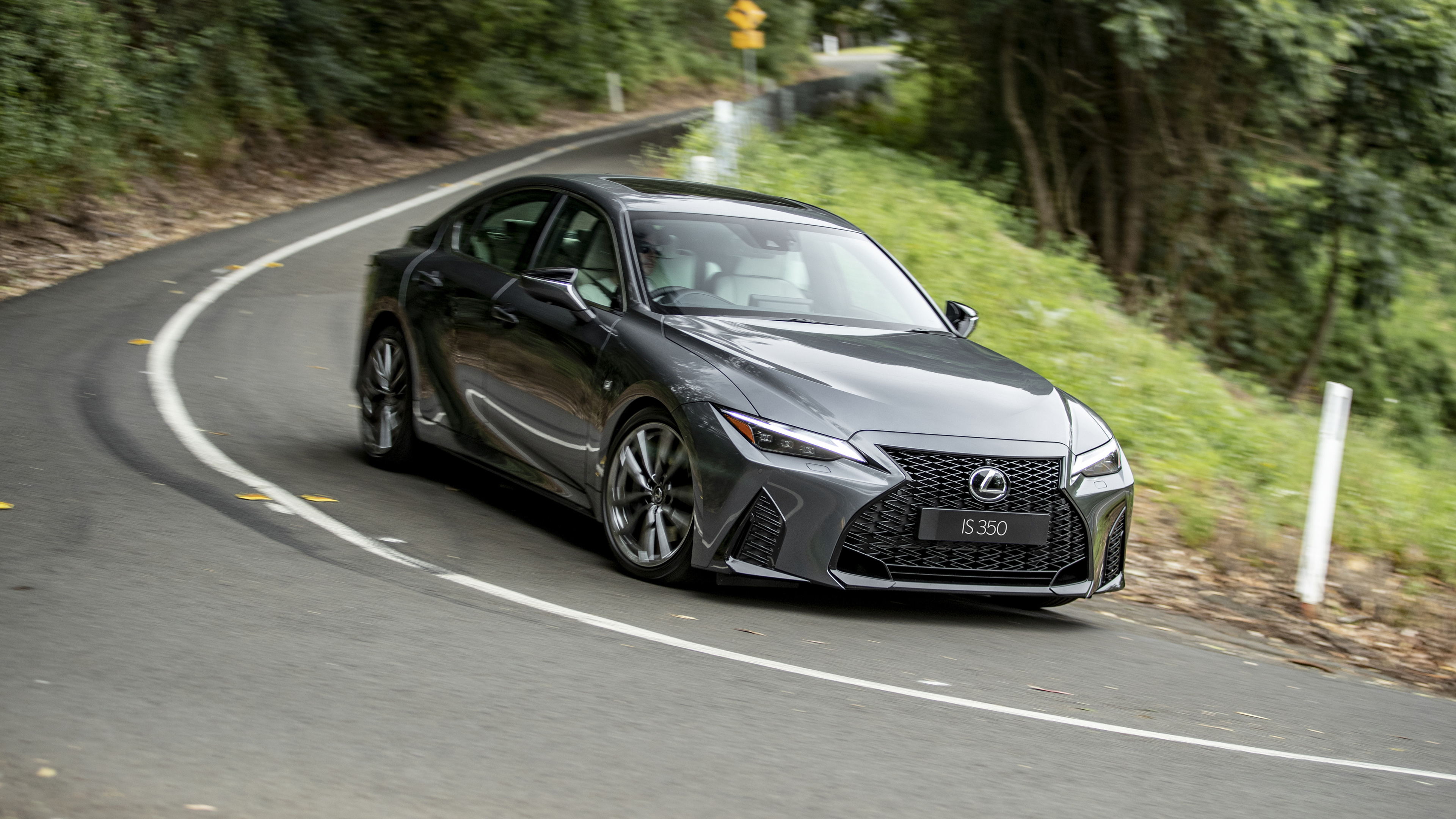 2021款雷克萨斯is350fsport壁纸