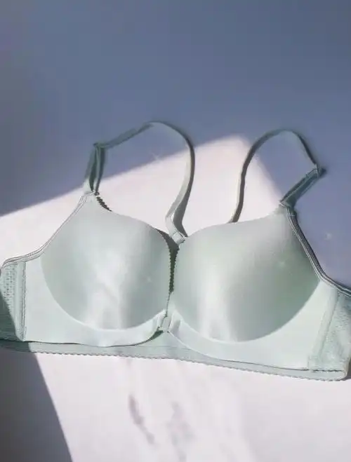 带也不会下滑整体穿着舒适度高薄款的杯面挺适合夏天穿的透气～不会闷