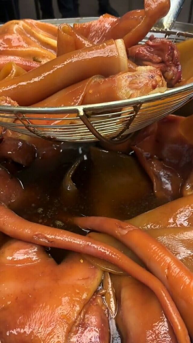 一大锅的卤肉就这样出锅了!