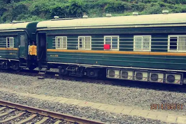 绿皮火车见证的悲欢离合 - 日记 - 豆瓣