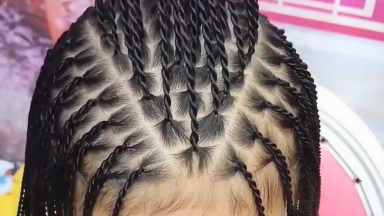 孩子的脏辫太乱了,给她好好分一下区!