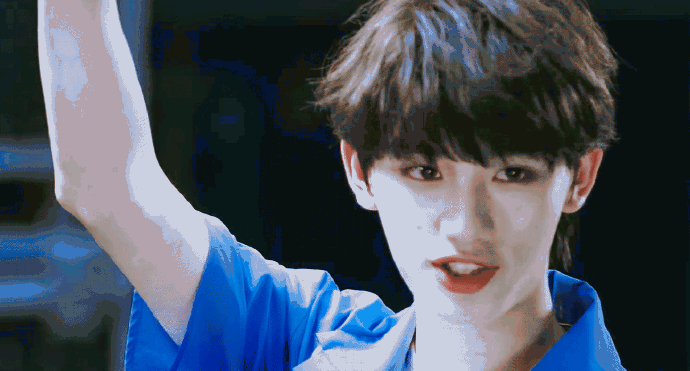 74丁程鑫|#丁程鑫参加演员请就位#这个嘟嘟嘴和打板都好可爱噢03