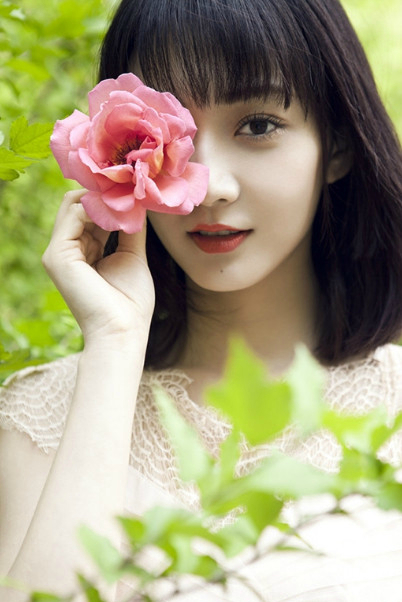 9岁的潘之琳和22岁的赵薇(扮演吉祥),25岁的苏有朋(扮演苏小鹏)搭档