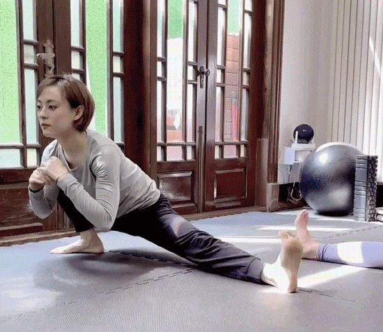 被演戏耽误的杂技人孙俪晒高难度瑜伽动作曾为养生八点就睡觉