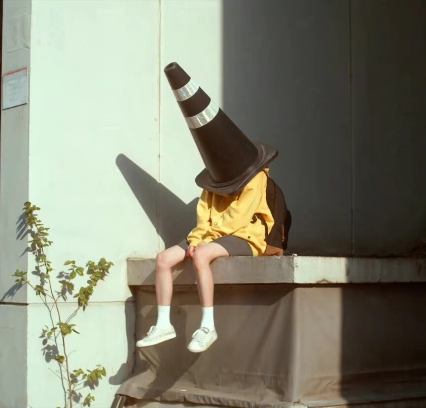 搞怪自闭女生头像