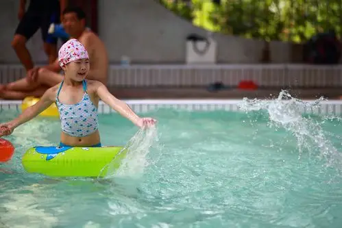 玻璃片的童年时光——游泳