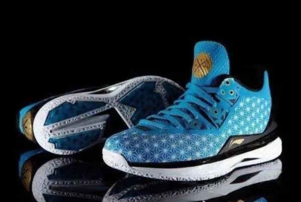 师丹·加马什设计打造出来,这一双鞋子的设计采用了李宁品牌中的韦德