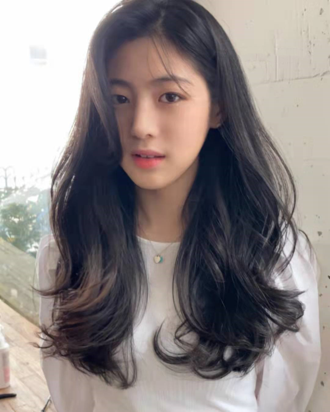 皮肤黑染什么颜色的头发好看皮肤显白的3种颜色详解