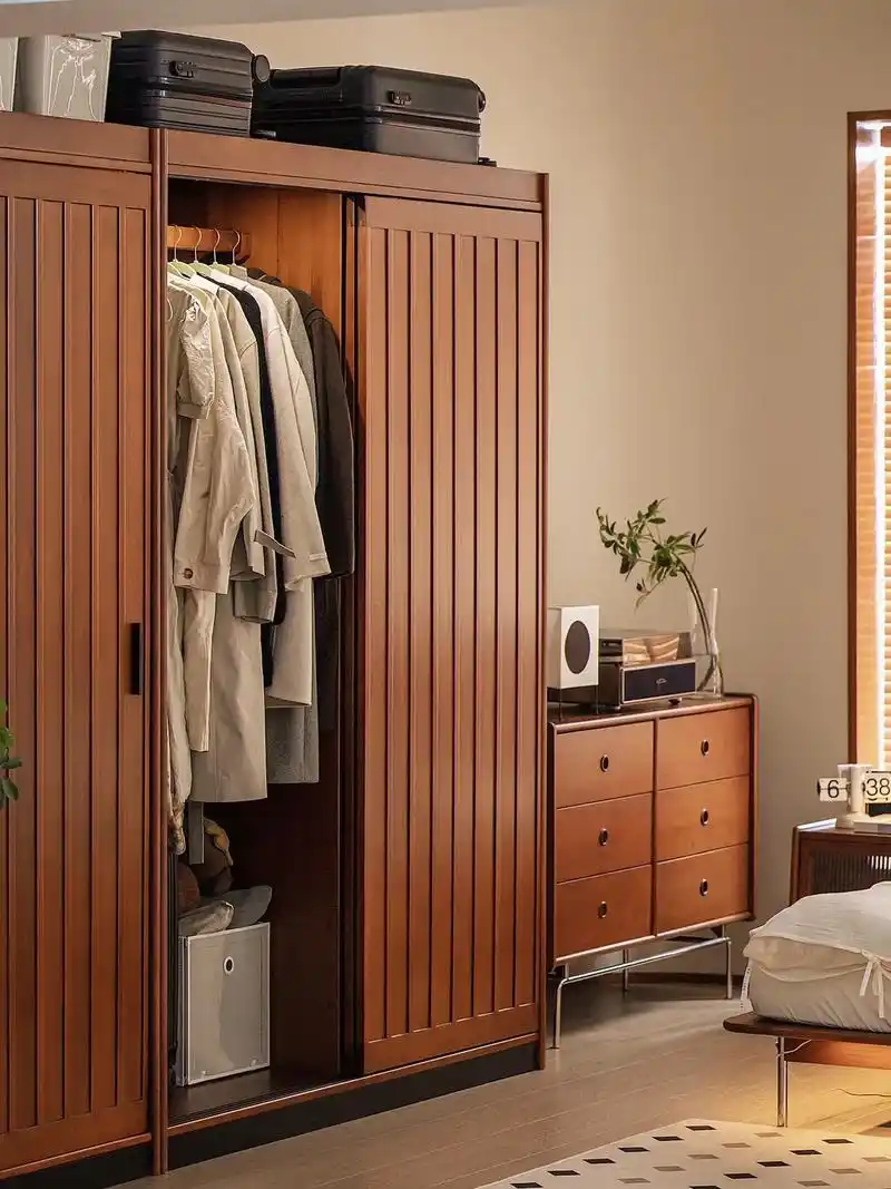 这个复古成品衣柜,竟然比定制柜还贴心. 衣柜是卧室里除了床 - 抖音