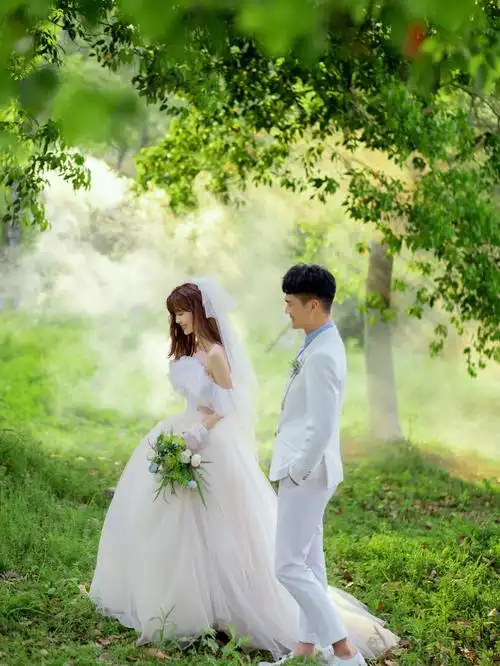 客片分享森系婚纱照静谧林中的唯美浪漫