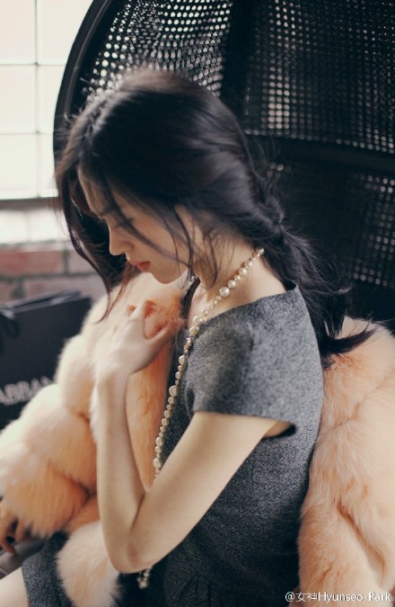 害羞腼腆的极品性感嫩模美女妩媚动人极致诱惑人体模特图片下载