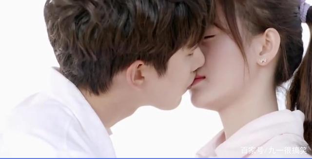 五位拍吻戏太投入的明星,李沁最惨,嘴巴都变形了