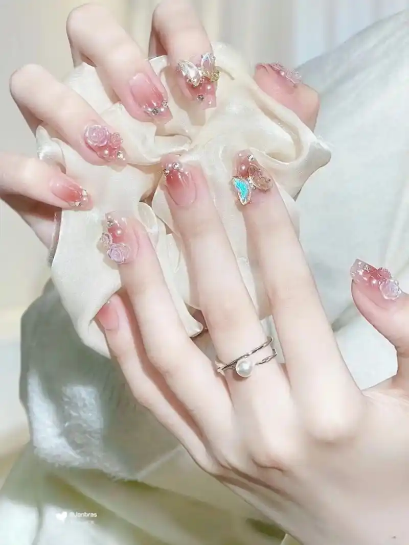 超好看的美甲.#美甲 蝴蝶美甲03 #温柔风美甲款式推荐 新 - 抖音