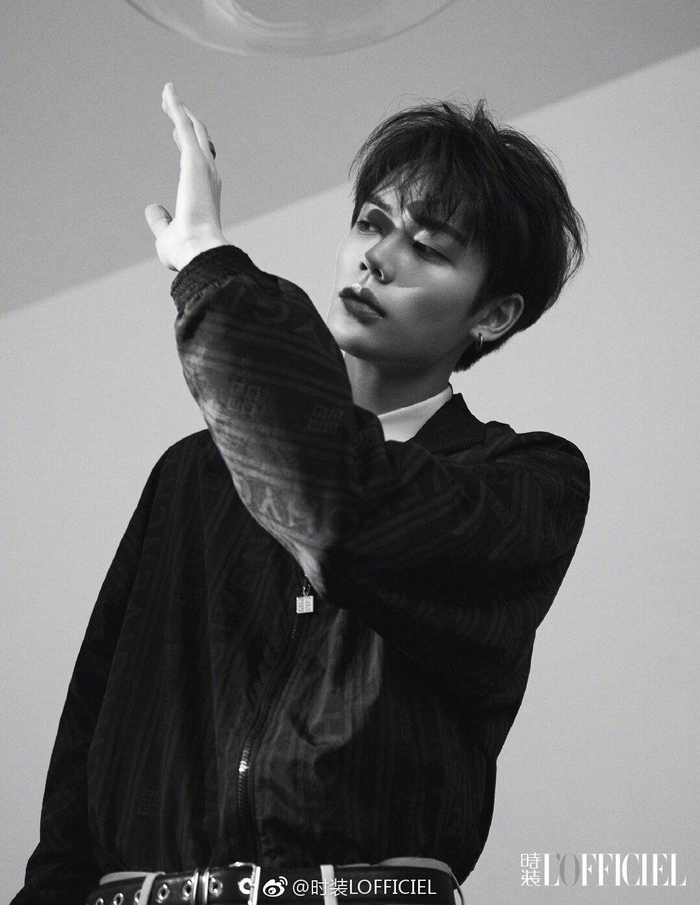 看不厌的林彦俊小橘的黑西装真的太鲨@林彦俊