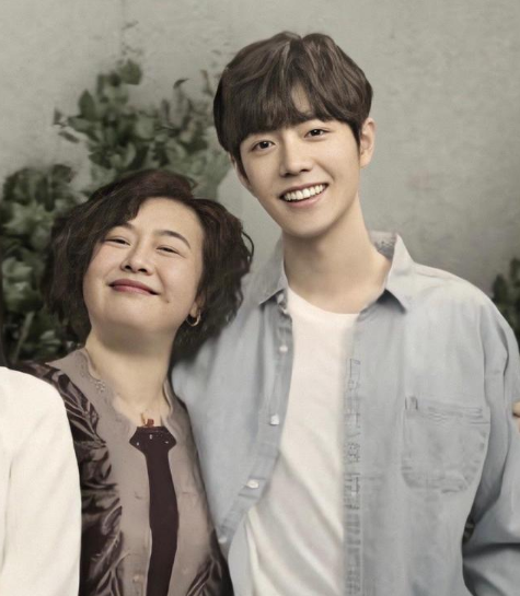 最美逆行者蔡丁上线肖战懒理低评分淡定接受央视采访