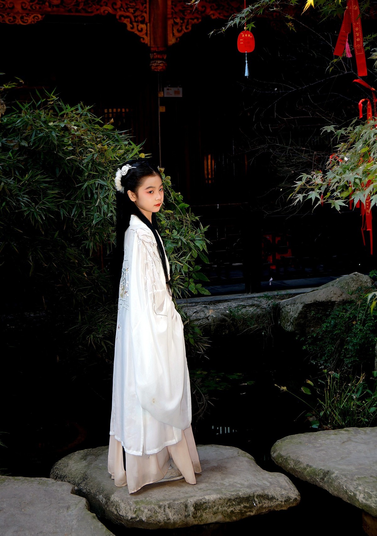 汉口里的古装小女孩