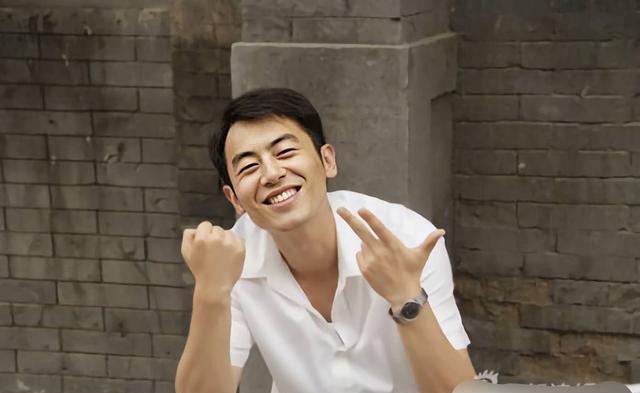 朱亚文形象好演技佳,为何频频接不到商业策划,事出何因?