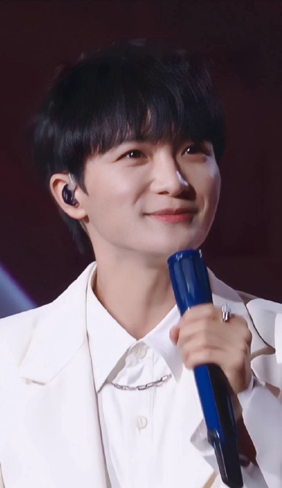 周深,春风再美也比不过你的笑,没见过你的人不会明了,你的笑真的很