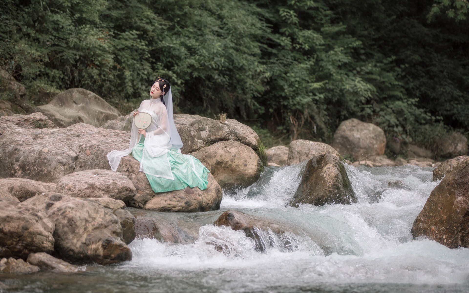 仙气古装美女唯美高清桌面壁纸