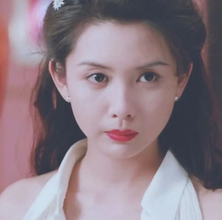 看她年轻时的照片就有答案|邱淑贞|下巴|脸型_新浪新闻