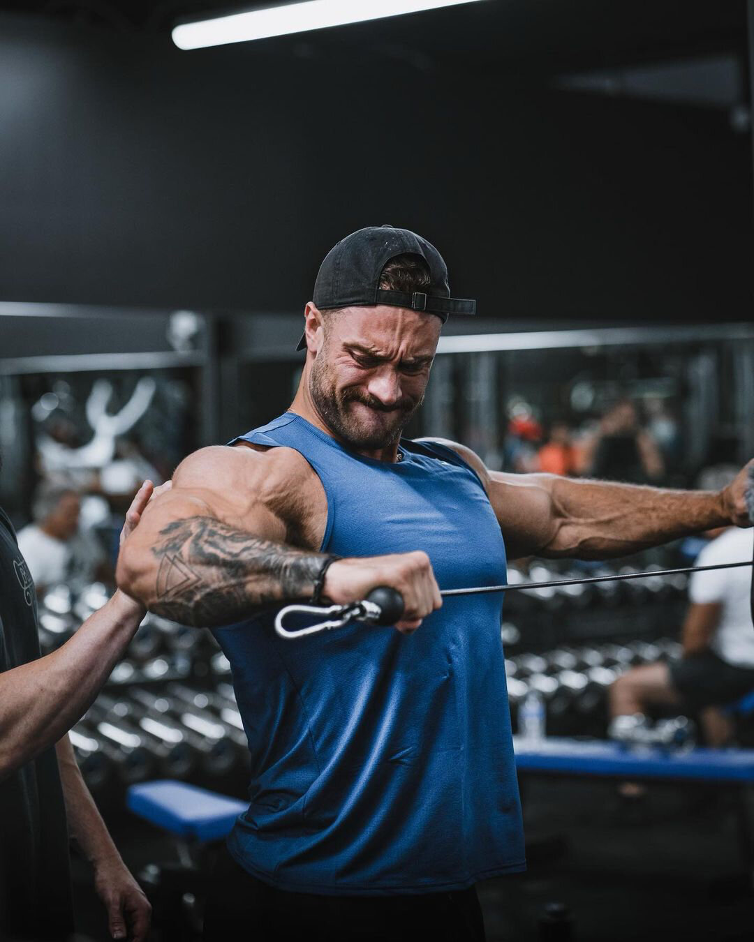 古典健美克里斯手机壁纸 "瀑布之所以壮观是因为没有退路"