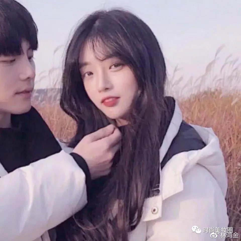 2021抖音最火的情侣头像一人一半情侣专用