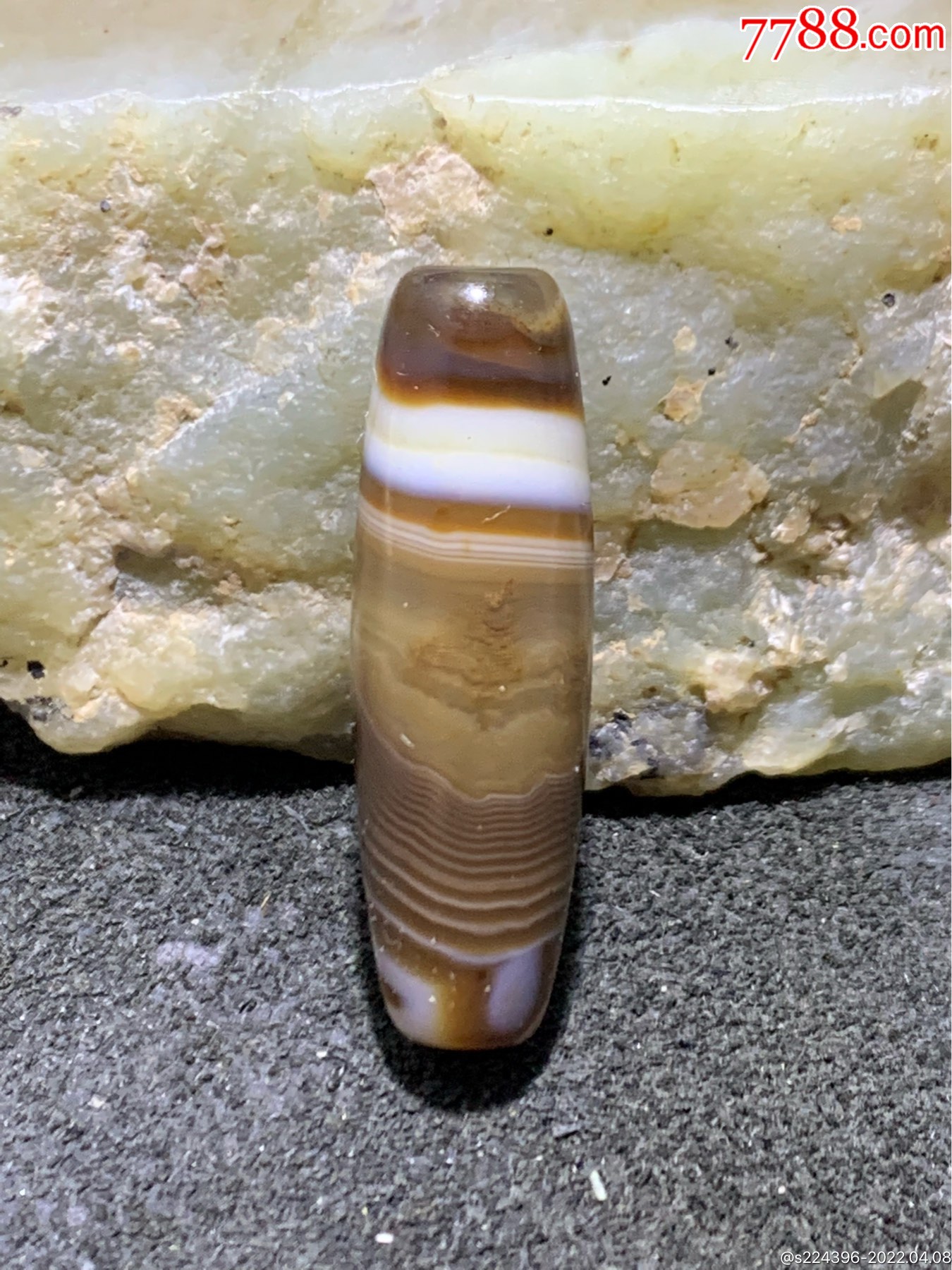 精美缠丝玛瑙天珠形桶珠一个