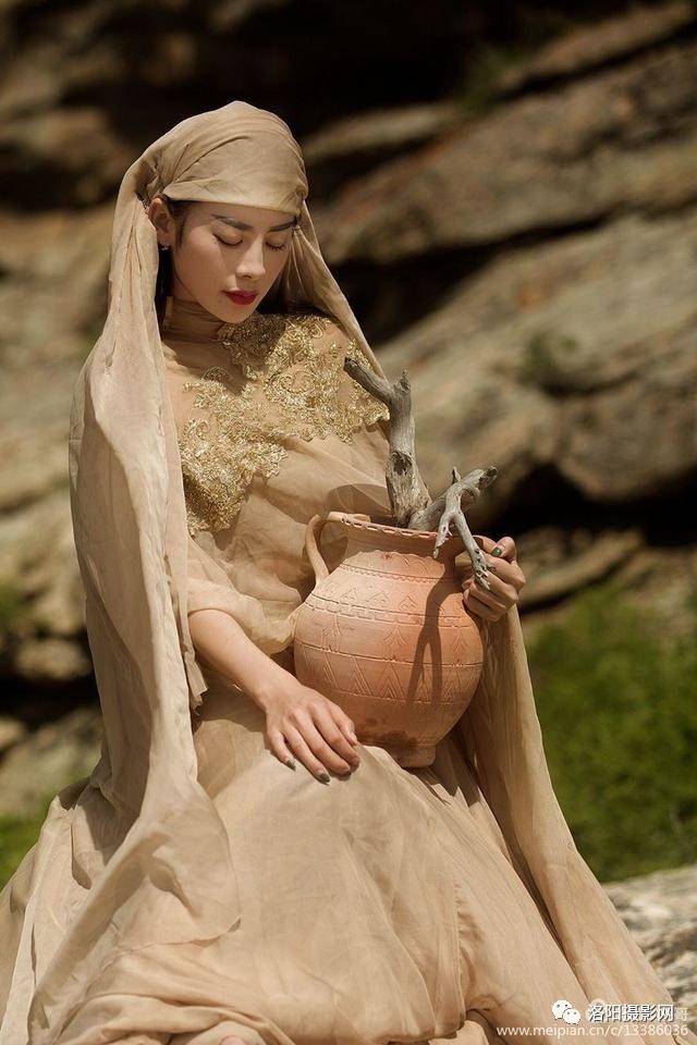 人像摄影:千年戈壁古城,远古楼兰女子