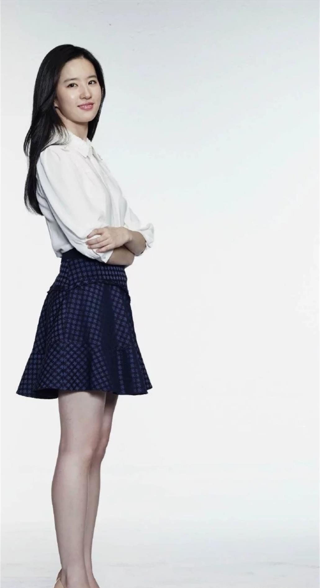 明星影视演员,歌手刘亦菲穿搭写真照合集《三》