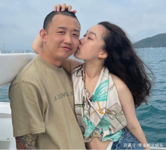 gai儿子一周岁,王斯然晒一家三口合影庆祝,gai冷漠对待