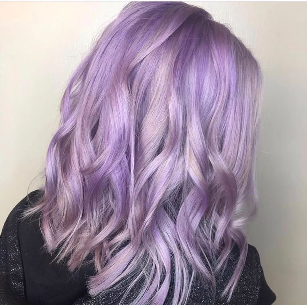 美妆博主pony那么,这种如此吸睛的颜色,何尝不能用在头发上呢?