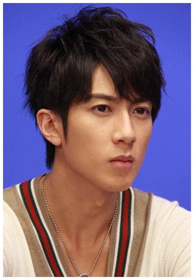 吴尊夫妇因浪费10个菜惹人批评,林丽莹素颜比丈夫老10岁|吴尊|林丽莹