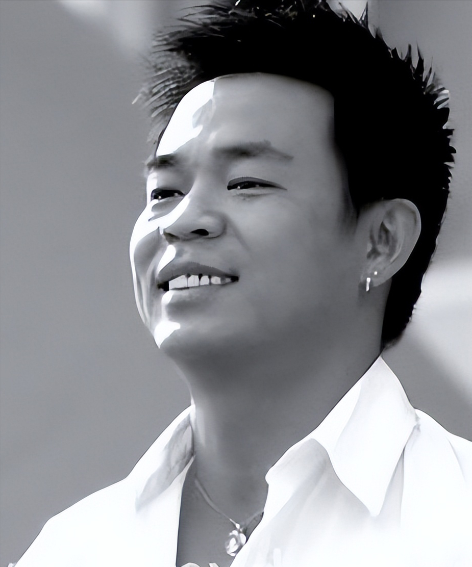 孙浩:曾经的春晚"落魄"歌手,幸得张嘉译提携10年,52岁被骂红