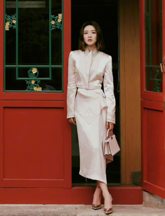 唐艺昕纹身火上热搜!