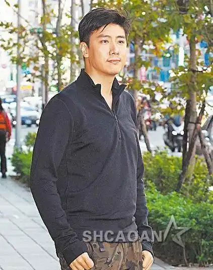 陈慧琳弟弟陈司翰赴台拍戏已起诉女友庄思明遭家暴传闻图