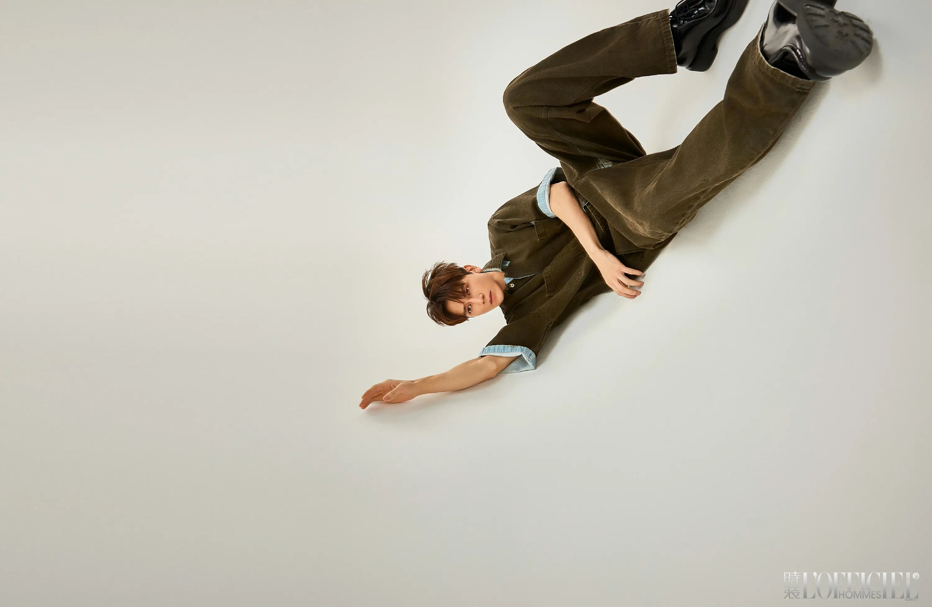 小兰花互动娱乐演员孙祖君时尚大片曝光 展露好身材腹肌吸睛