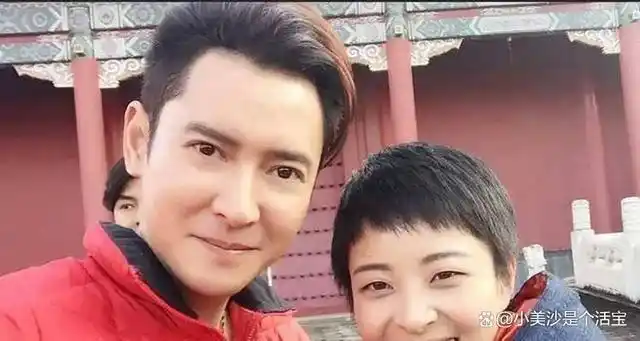 "瞒着"观众们领证,结婚,生孩子,直到有一天韩栋无意间在平台发了一张