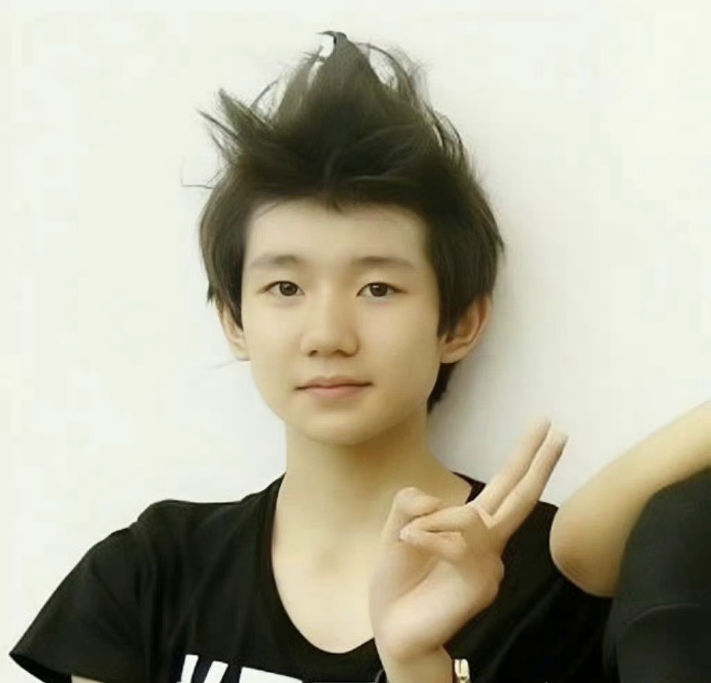 王源t锦绣8月刊封面,炸毛梦回小时候.