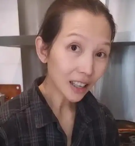 应采儿不愧是"最正辣妈",孕期素颜嫩如水,自曝孕期保养秘籍