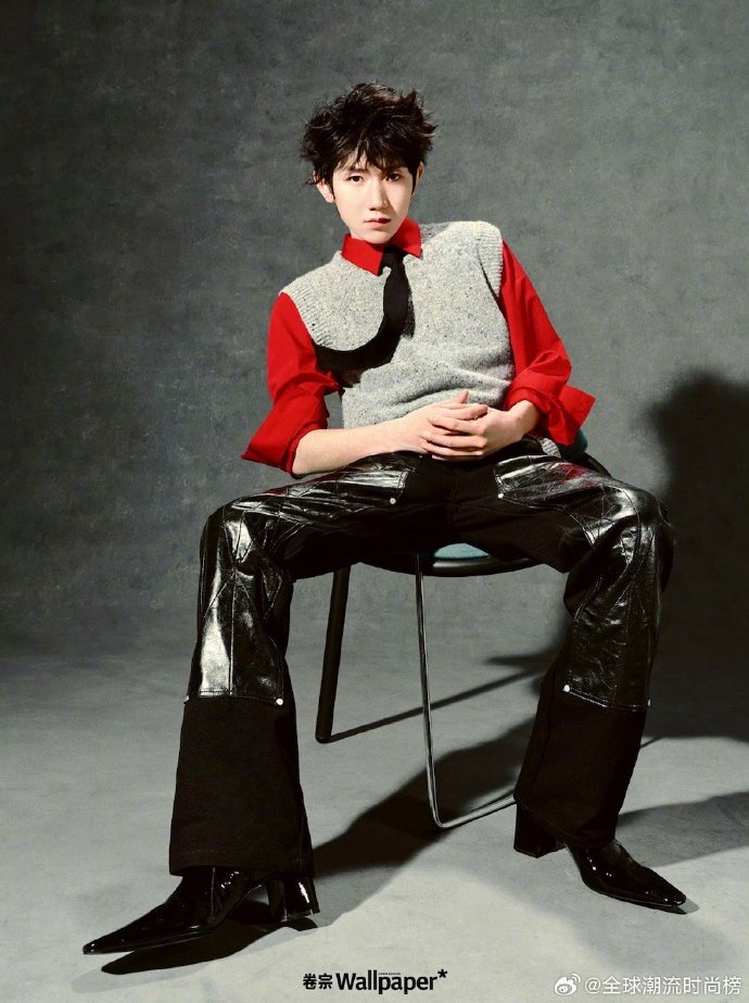 王源卷宗四月刊封面