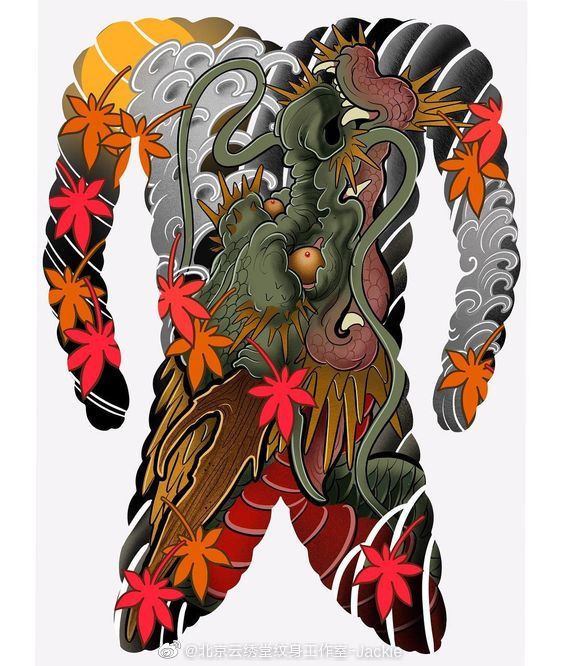 大气充满个性的满背纹身让人充满神秘感!