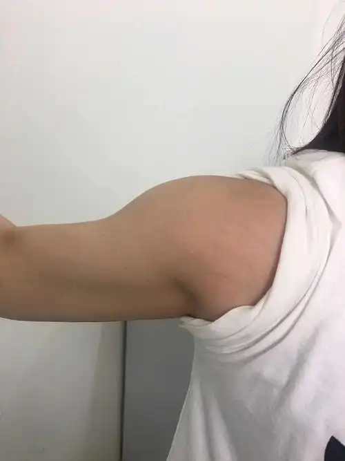 这肱二头肌在女生里面什么水平