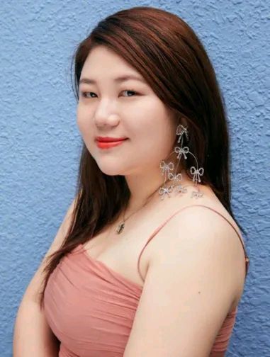 2004年,19岁的杨天真拿着父母给她留学的18万块钱