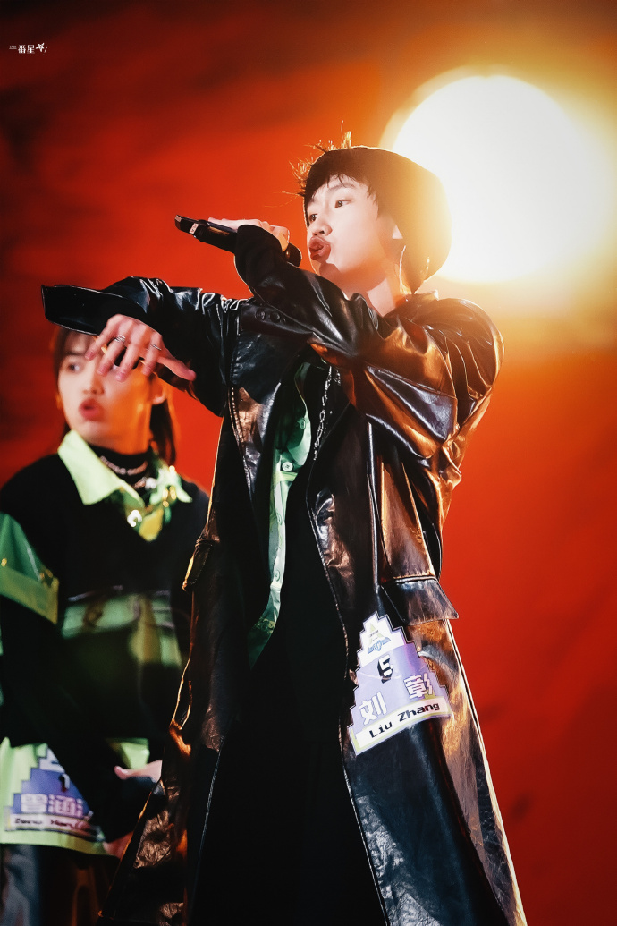 ak刘彰出道一周年快乐