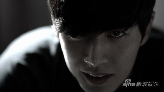 《坏家伙们》朴海镇冷酷眼神获网友点赞