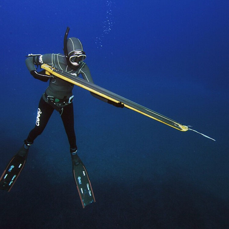 加拿大捕鱼女猎手照蹿红网络 引发争议(图)