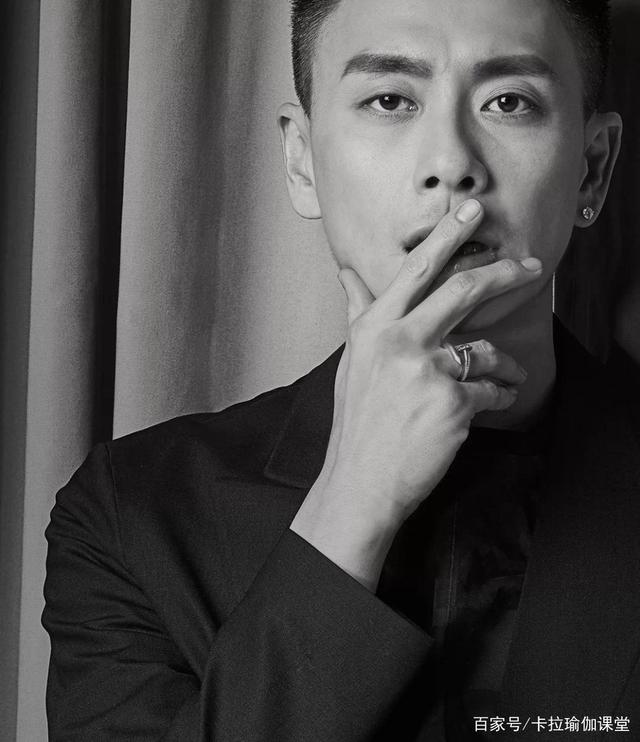 "渣男"黄宗泽,40岁仍又痞又帅,精壮有型,是你喜欢的类型吗?